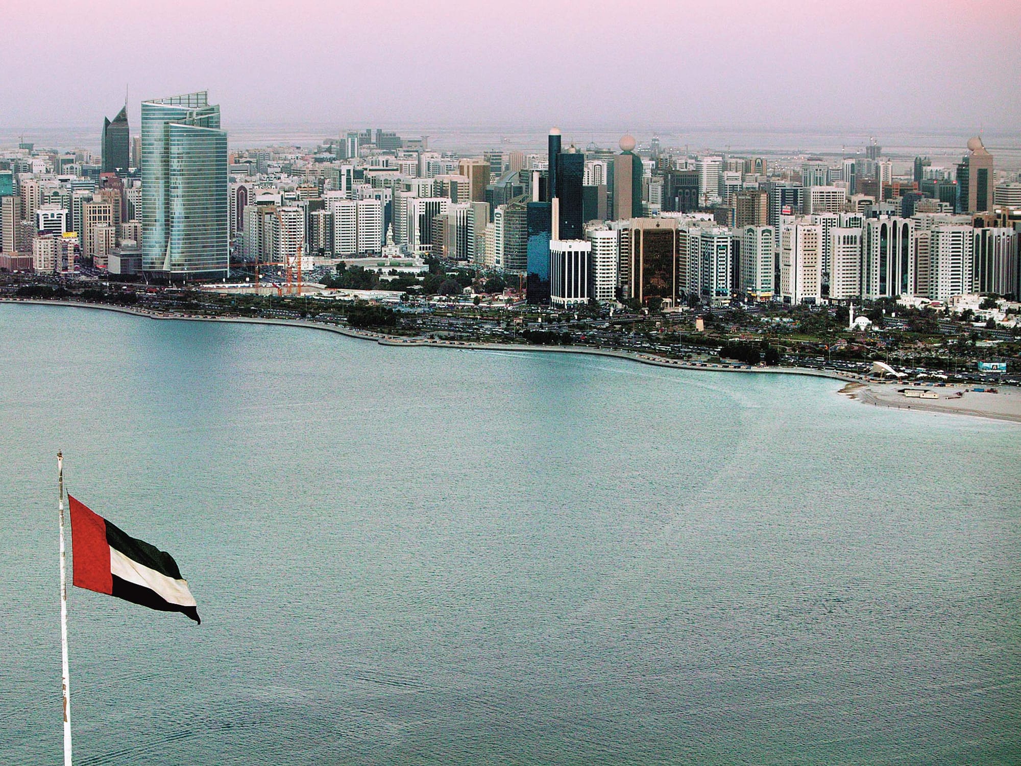 2007: An aerial view of Abu Dhabi corniche. 