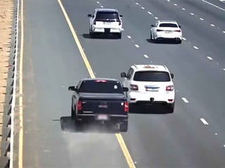 Abu Dhabi Police warns: Dh1,000 fine, six black points for overtaking on hard shoulder