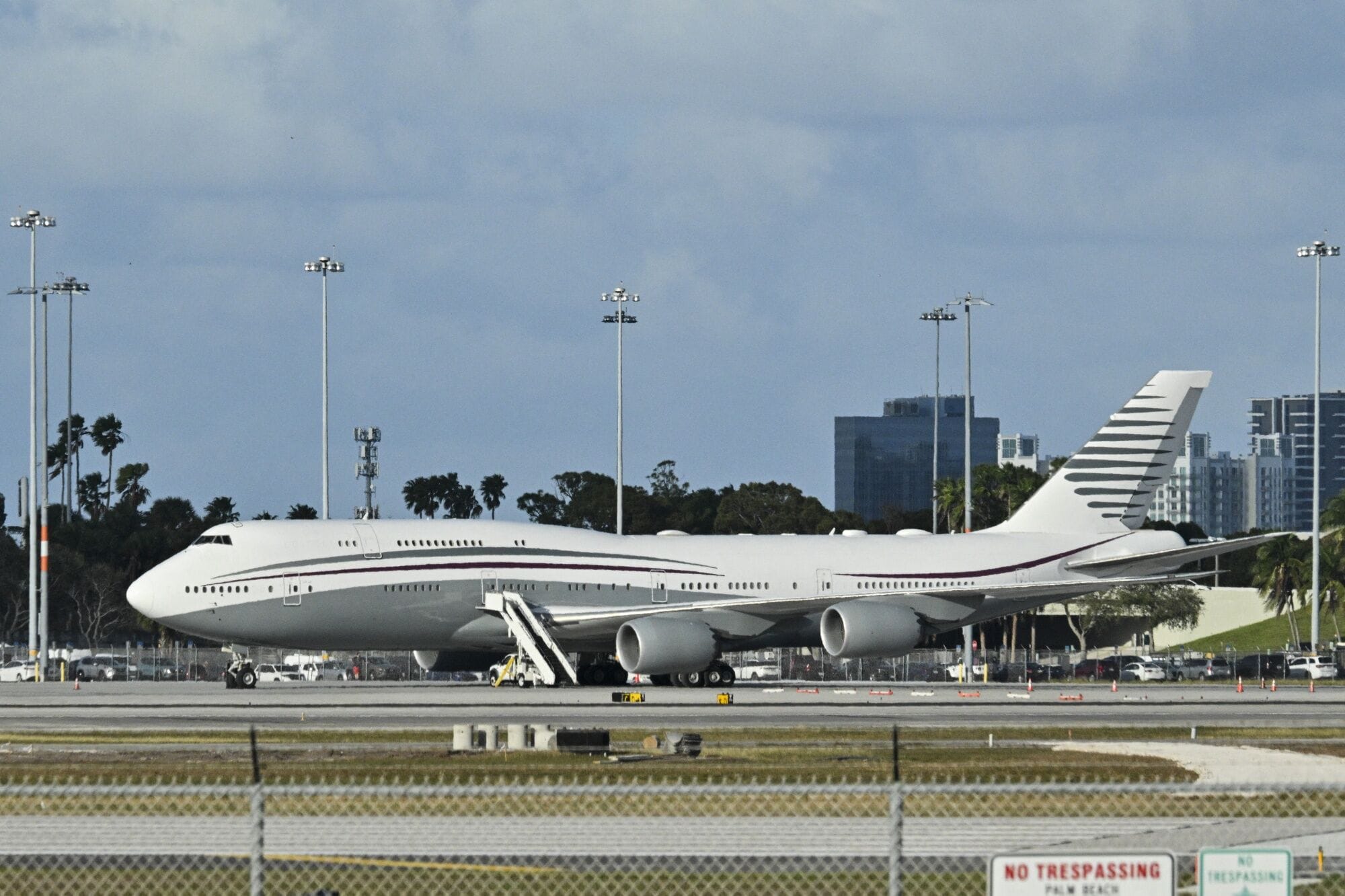 President Donald Trump’s administration has come under fire from lawmakers for its decision to accept the luxury Boeing 747-8 jumbo jet from the Qatari ruling family. 