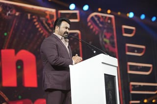 Malayalam superstar Mohanlal of Thudarum fame brings the house down in Sharjah at 'Come On Kerala'