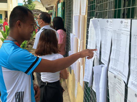 ROLL CALL FOR DEMOCRACY: A Filipino voter scans the voters’ list outside a polling booth on Monday, May 12, 2025, as the midterm election buzz kicks off nationwide. With 94,000 precincts on the map and 11,000 extra vote-counting machines on standby, the Philippines is all set for another epic day of people power. 