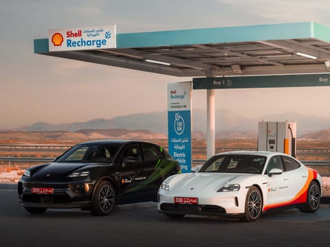 The collaboration will see the installation of at least eight high-performance DC charging stations co-branded by Porsche and Shell, located primarily at Shell service stations. 