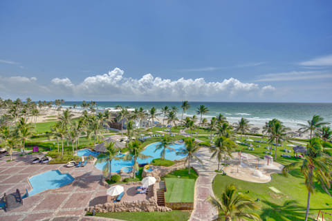 Set on the pristine coastline of Dhofar, Crowne Plaza Salalah is the go-to destination for Gulf families seeking monsoon escapes during the Khareef season
