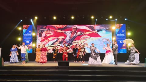 The venue turned into a vibrant tapestry of colors, music, and Filipino pride — from a majestic parade of Filipino community clubs across different emirates to the stunning display of Filipiniana gowns, Barong Tagalog, and cultural performances that transported attendees straight back home. 