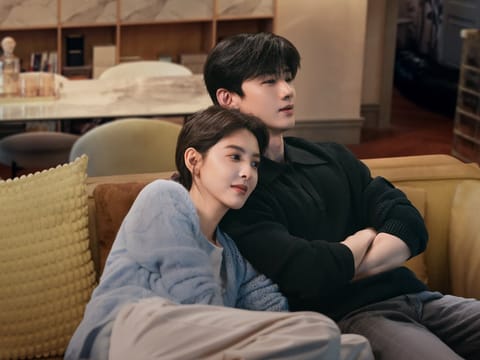 The First Frost revolves around two people, trying to reconnect after a complicated past. 