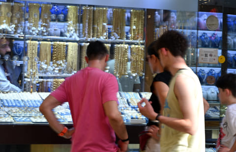 This summer, UAE's gold and jewellery linked promotions are getting bigger, Straight discounts and cashbacks are what's on offer. 