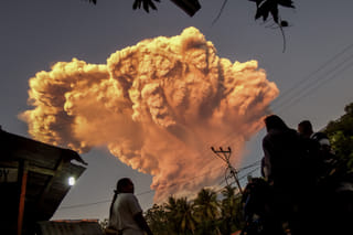 Bali flights cancelled after Indonesia volcano eruption