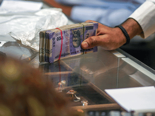 Rupee: Why Indian expats are rushing to send their money home
