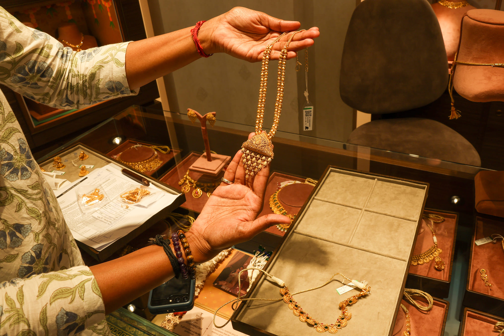 Dubai gold hits record Dh526.50 as global tensions and rate cut bets fuel rally