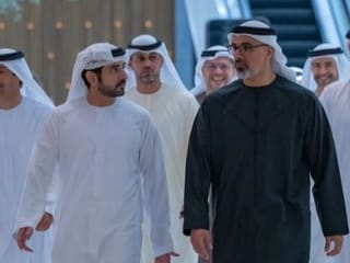 Sheikh Hamdan pays the bill for everyone at a restaurant in Dubai Mall