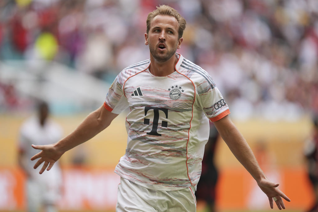 Bayern Munich's Harry Kane celebrates after scoring his side's second goal against Flamengo during the Club World Cup round of 16 soccer match between CR Flamengo and Bayern Munich in Miami Gardens, Fla.