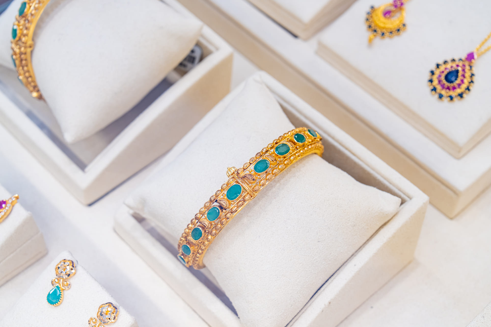 Many UAE shoppers are 'still waiting' for a gold price drop ahead of their summer vacations. Will they get that price drop soon? 