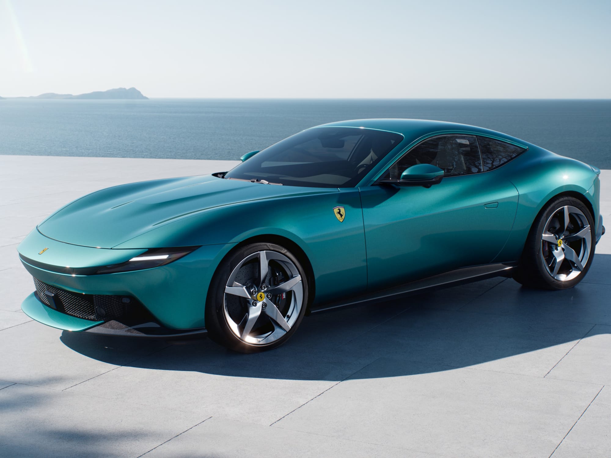 The Ferrari Amalfi represents a new interpretation of the archetype of the 2+ coupé berlinetta with a front-mid-mounted V8 engine