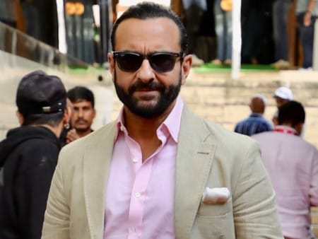 Saif Ali Khan: Complete solidarity with Government of India