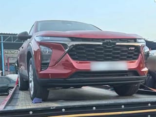 Dubai Police arrest man for driving recklessly on road shoulder, issue Dh50,000 fine