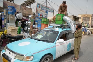 Fatigued Afghan taxi drivers take novel approach to AC