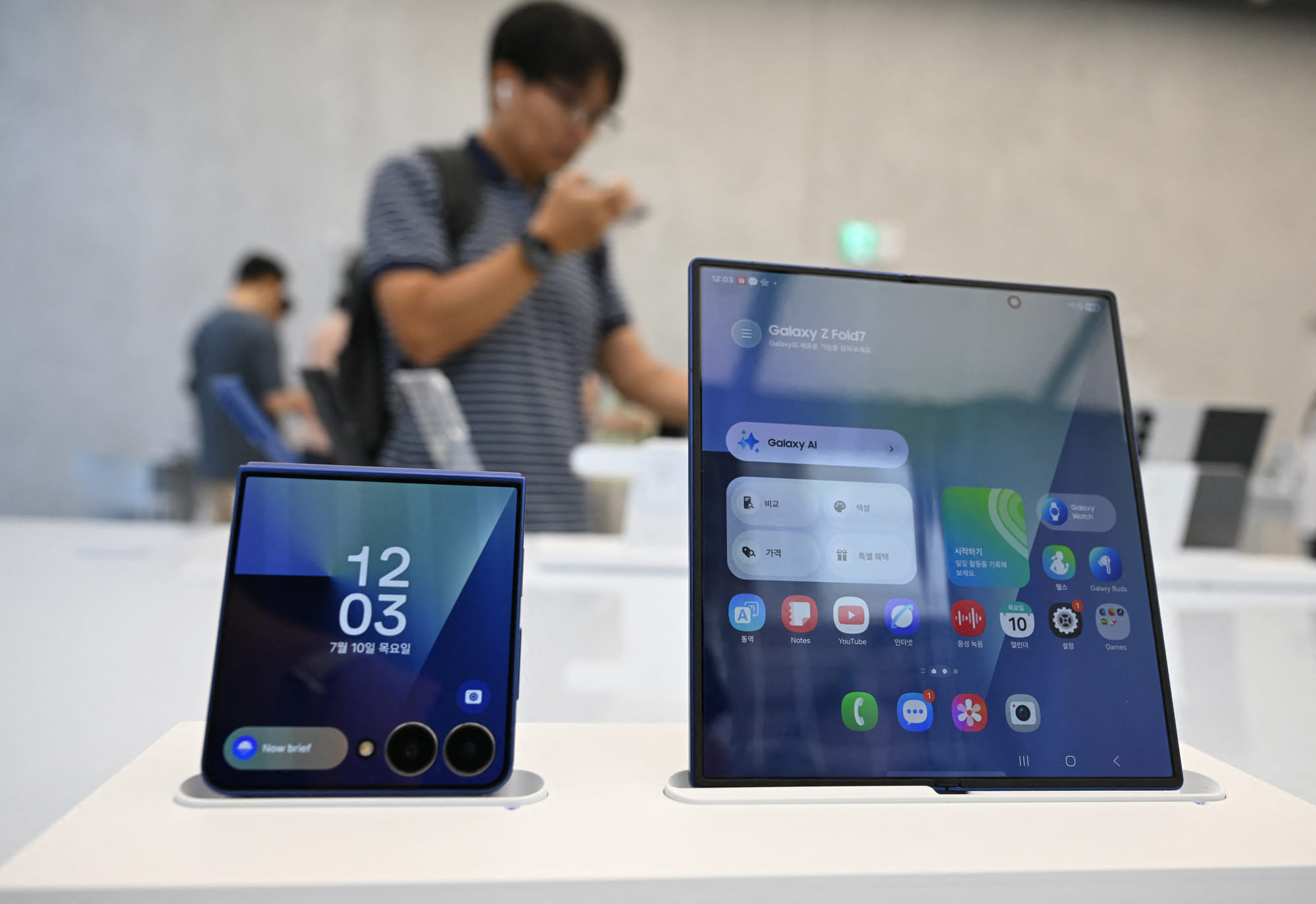 Samsung packs in more of AI into its newest Flip7 and Fold7. And keeps things quite simple for users. 