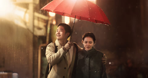 Jung Hae-in and Son Ye-jin in Something in The Rain 