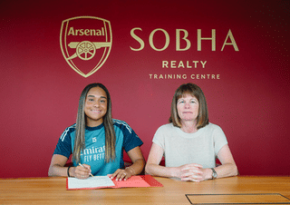 Arsenal sign Liverpool's Olivia Smith in women's world record deal
