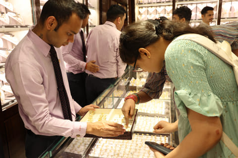 Dubai gold rates now down nearly Dh30 following global price plunge