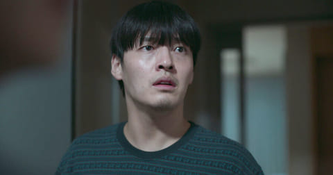 Kang Ha-neul in Netflix's latest film, Wall to Wall. 