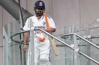 Rishabh Pant’s broken foot becomes symbol of India’s fighting spirit