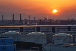 Saudis cut main oil price to Asia as signs of caution emerge