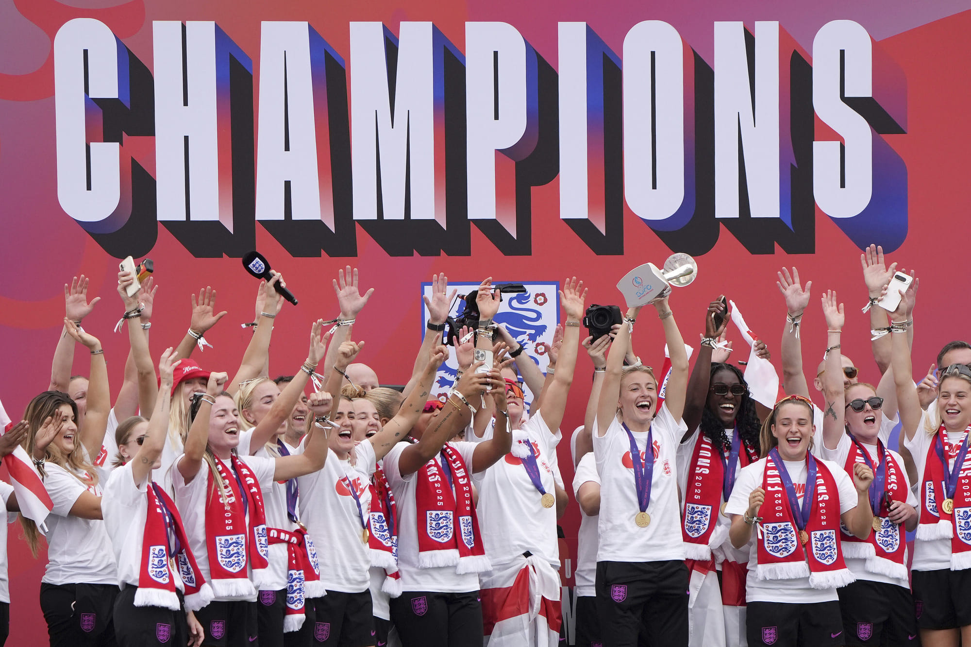 England players celebrate during a Homecoming Victory Parade in London, Tuesday July 29, 2025, two days after England defended their European Championship crown as they beat Spain on penalties in the final of Euro 2025