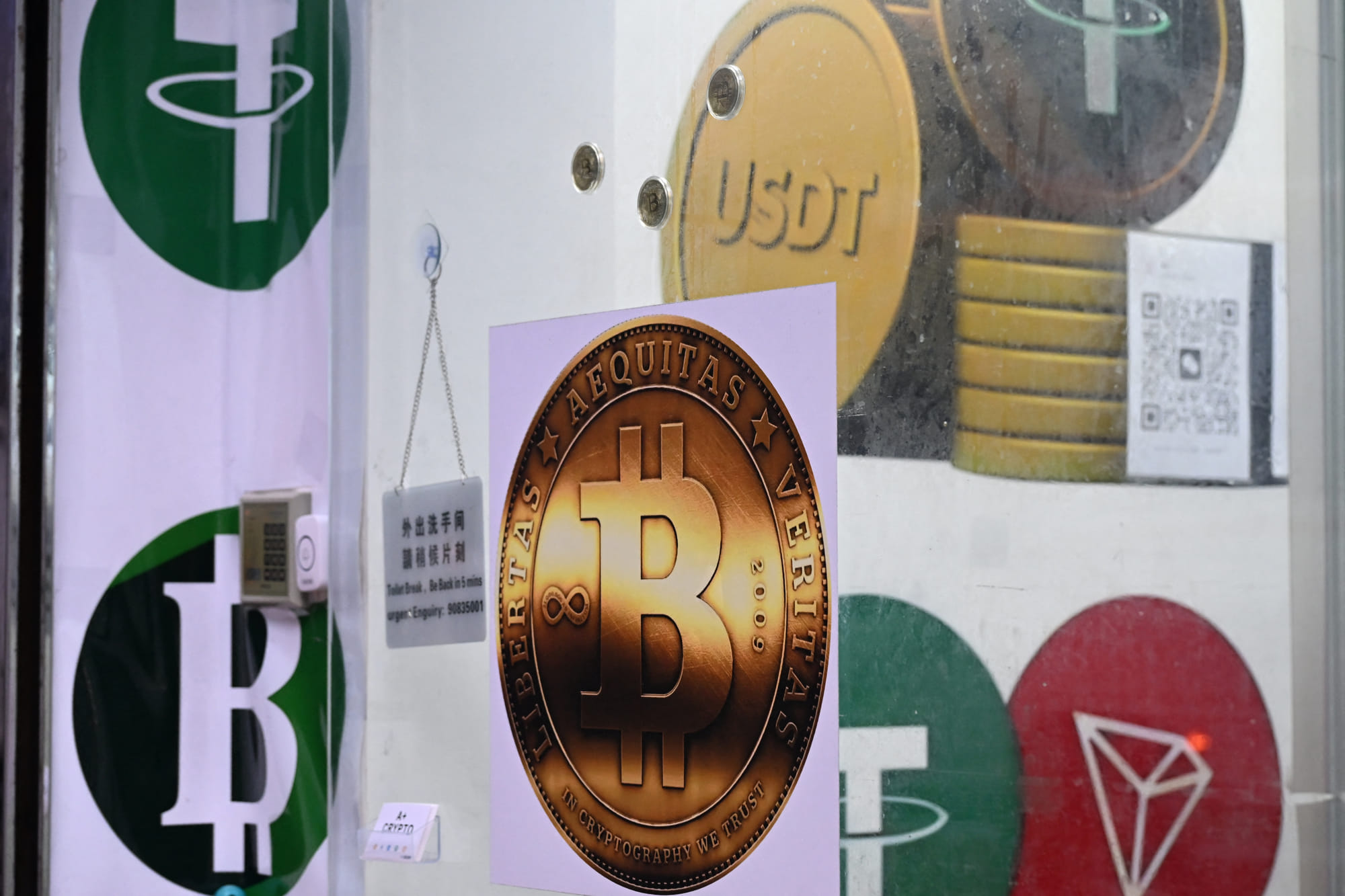 UAE banks are signing up for the crypto and stablecoin investment phenomenon. 