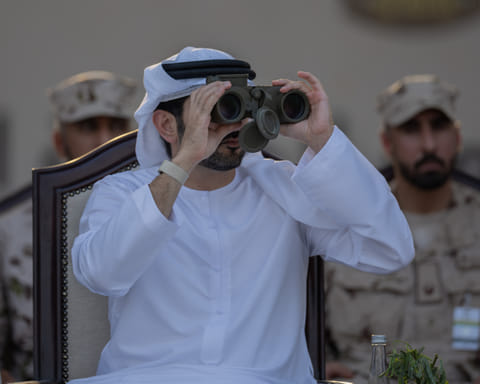 Sheikh Hamdan witnesses UAE National Service recruits’ tactical excellence.

