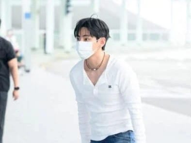 BTS's V expressed his concern about the crowds at the airport. 