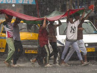 Heavy rains lash states across India, triggering flood alerts and disruptions