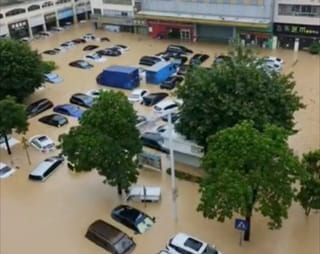 Viral videos: Floods, forest fires, and other natural disasters