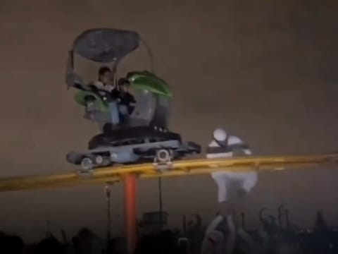 Saudi Father climbs stalled ride to rescue children amid power outage