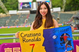 Ronaldo gets Hong Kong hero's welcome, avoids Messi pitfall