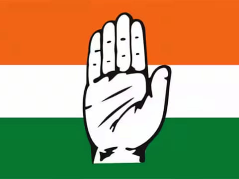 CPI(M) leaders in Kochi hoist Congress flag instead of tricolour on Independence Day