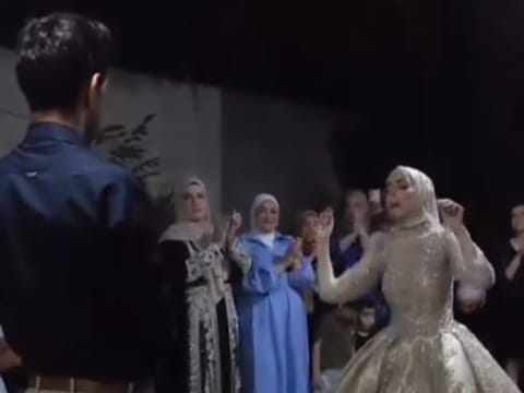 Video: Lebanese bride sings love song for her deaf groom