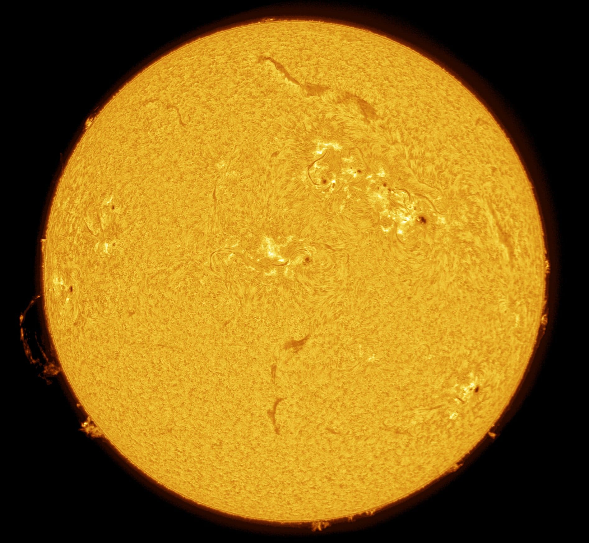 UAE telescope reveals Sun’s powerful flares and dark sunspots