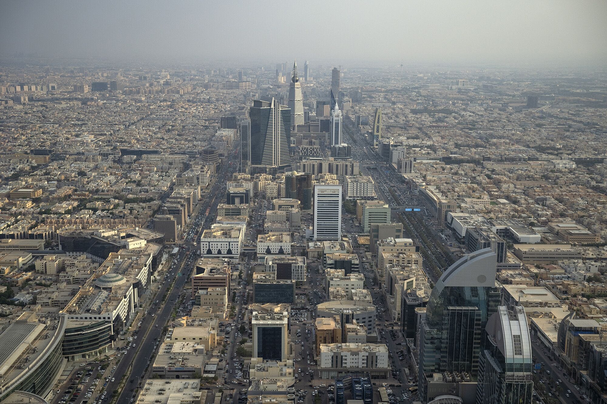 Record wage surge signals confidence in Saudi non-oil economy.
