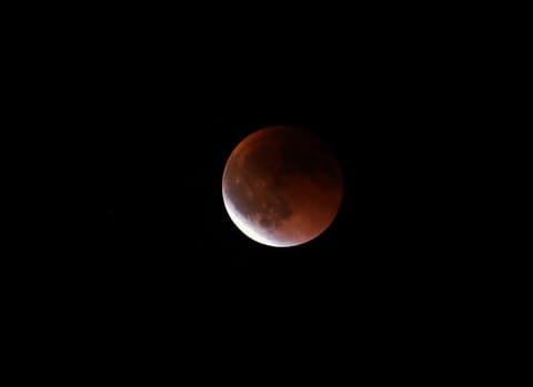 UAE skywatchers captivated by Blood Moon during 2025 lunar eclipse