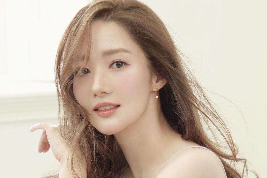 Fans quickly noticed her angular features and delicate frame, questioning if she was overworking herself.