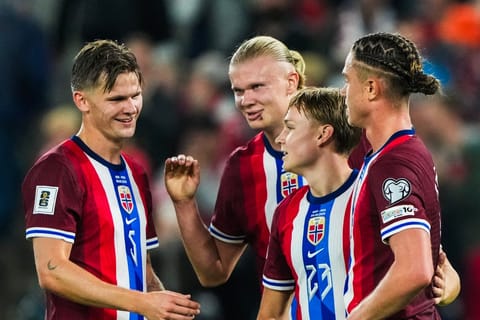 Norway's players celebrate after winning the 2026 World Cup qualifiers Europe zone group I football match against Moldova on September 9, 2025 in Oslo, Norway.