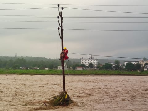 India flood fury: Farmer saved after clinging to pole for hours in Dehradun