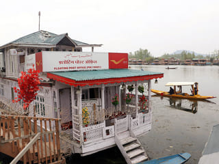World’s only floating post office on Kashmir’s Dal Lake attracts tourists 