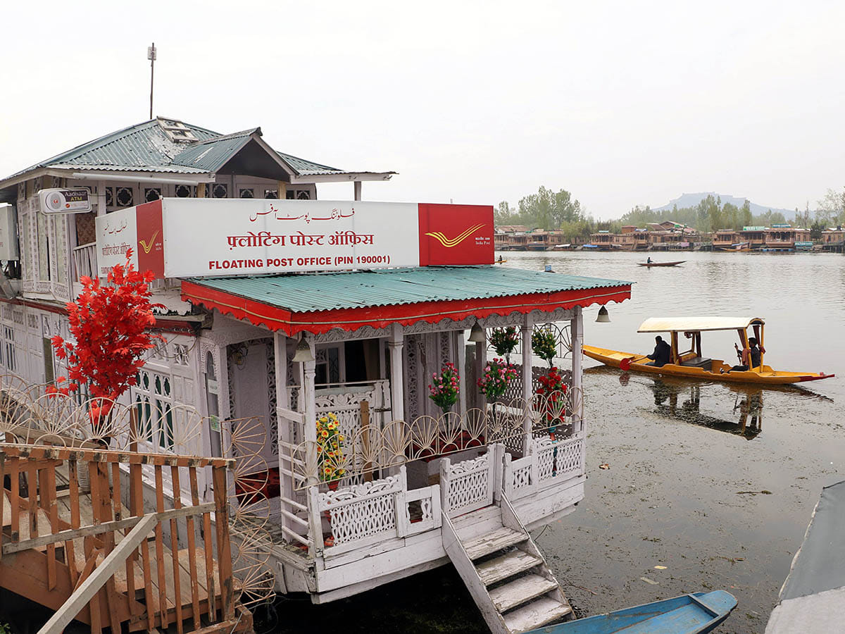 The floating post office on Dal Lake remains a unique symbol of Srinagar’s charm.