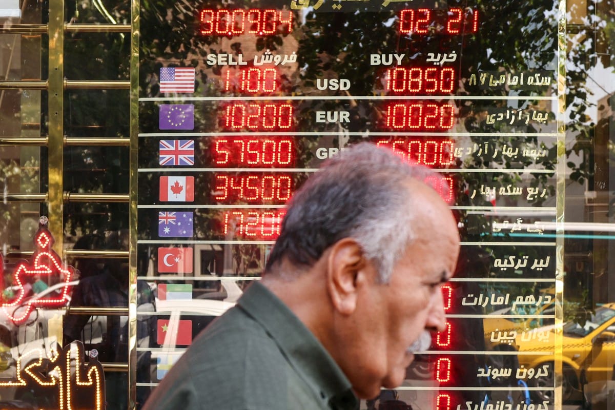 Planning on remitting Indian rupee, Pakistan rupee or Philippine peso? Here’s how you can take advantage of remittance-beneficial rates and when.
