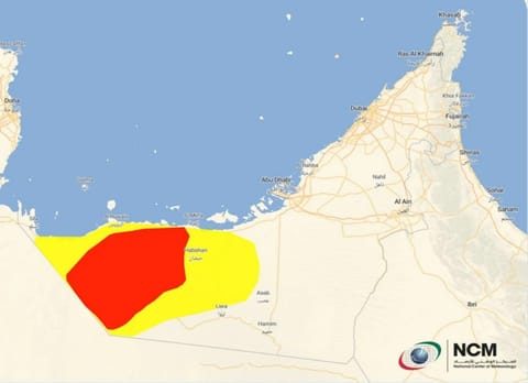 UAE issues red and yellow alerts for thick fog; Abu Dhabi Police warn motorists