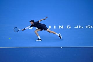 Sinner cruises into China Open semi-finals as Swiatek moves on