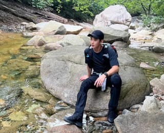Kim Soo-hyun's fan clubs rally after old hiking photo sparks confusion amid Kim Sae-ron legal drama: 'He is loved...'