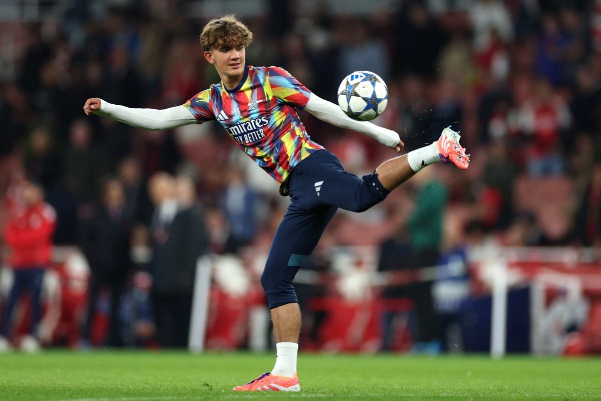 Arsenal's English midfielder Max Dowman warms up ahead of the Uefa Champions League, league phase football match against Olympiacos at the Emirates Stadium in north London on October 1, 2025.